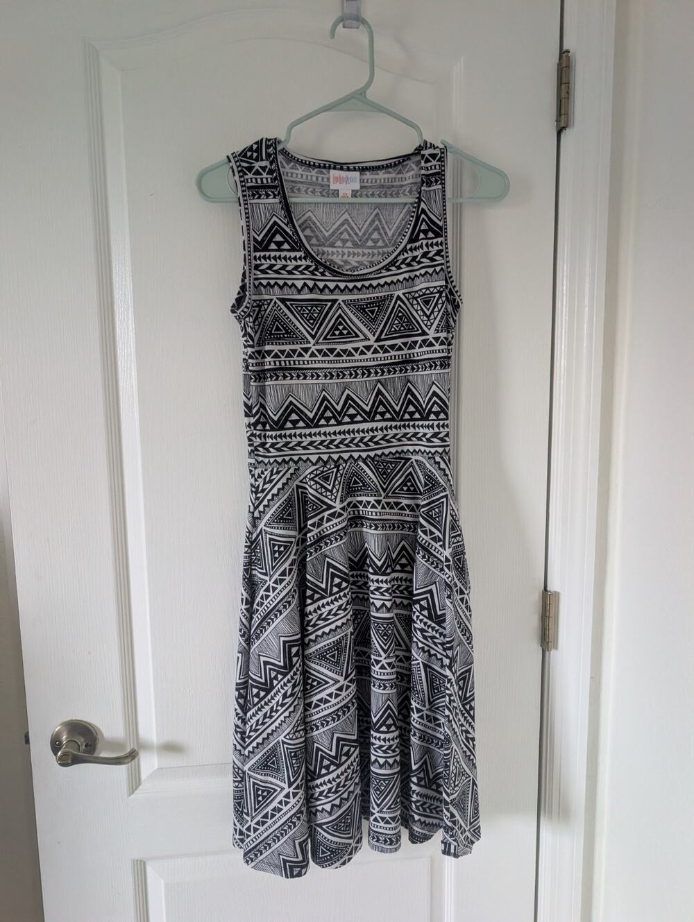LuLaRoe Sleeveless Black & White Geometric Dress with pockets size XS